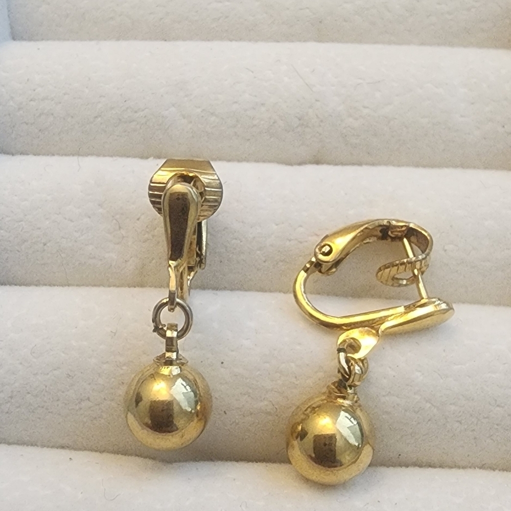 Trifari Elegant Gold Tone Drop Earrings